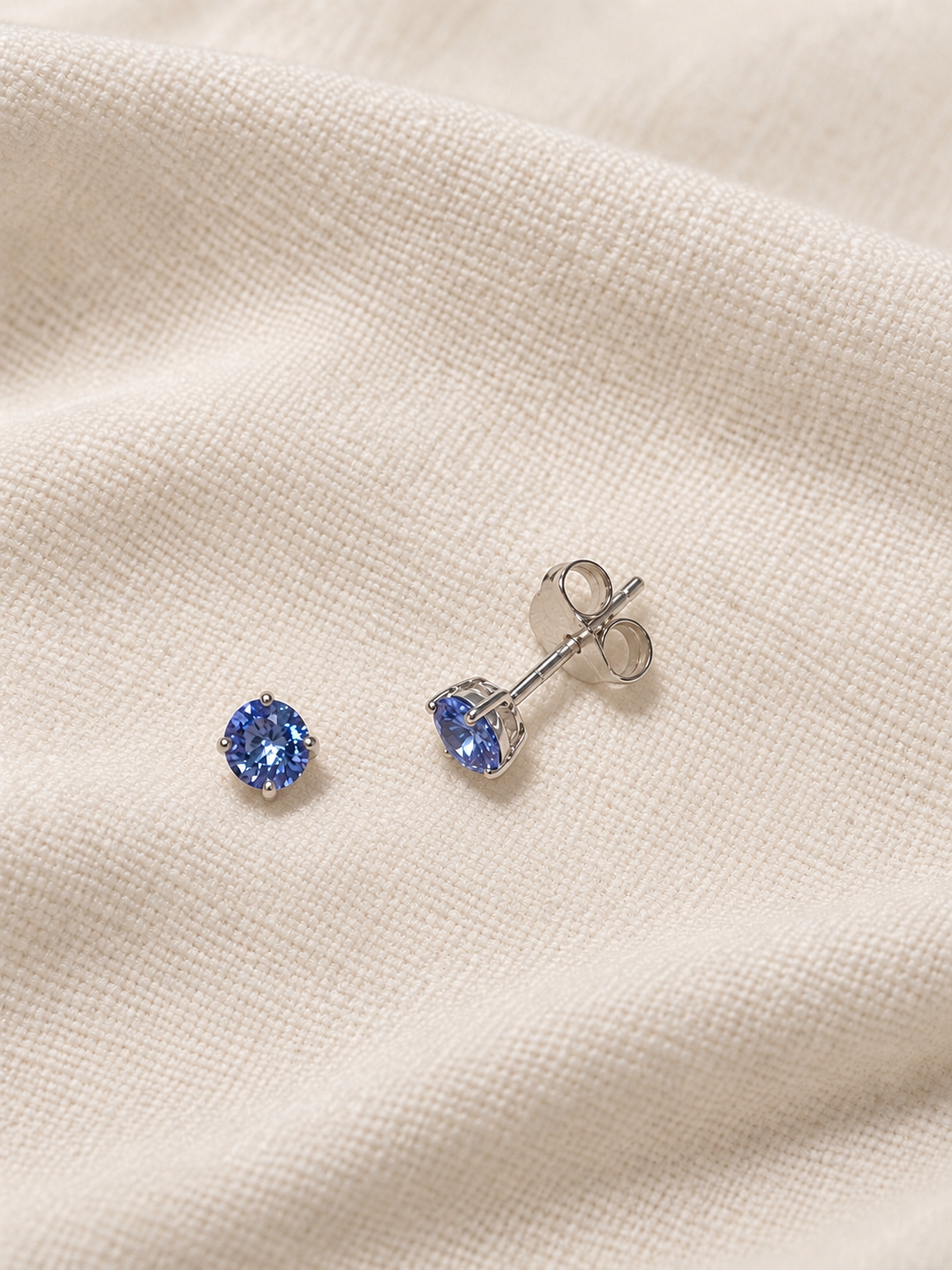 Genuine sapphire ear studs